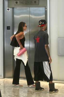 11.08 | Justin e Hailey Bieber foram vistos chegando juntos para uma sessão de Pilates em Los Angeles