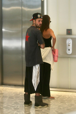 11.08 | Justin e Hailey Bieber foram vistos chegando juntos para uma sessão de Pilates em Los Angeles