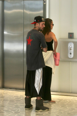 11.08 | Justin e Hailey Bieber foram vistos chegando juntos para uma sessão de Pilates em Los Angeles