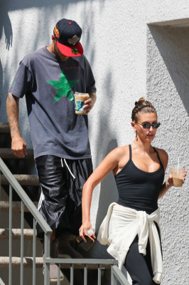 11.08 | Justin e Hailey Bieber foram vistos chegando juntos para uma sessão de Pilates em Los Angeles