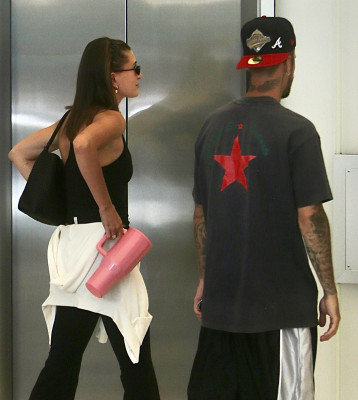 11.08 | Justin e Hailey Bieber foram vistos chegando juntos para uma sessão de Pilates em Los Angeles