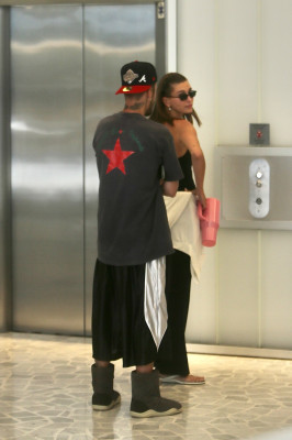 11.08 | Justin e Hailey Bieber foram vistos chegando juntos para uma sessão de Pilates em Los Angeles