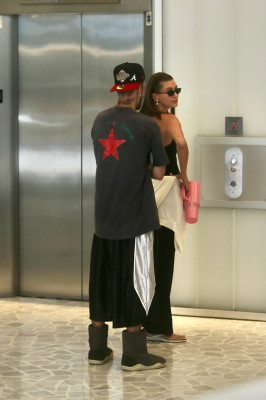 11.08 | Justin e Hailey Bieber foram vistos chegando juntos para uma sessão de Pilates em Los Angeles
