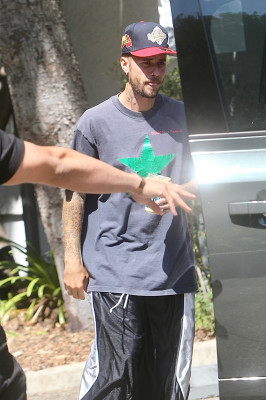 11.08 | Justin e Hailey Bieber deixando uma aula de pilates em Los Angeles.