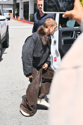14.04 | Aparição em Los Angeles, Califórnia.
