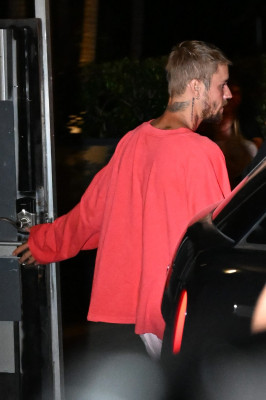 26.08 | Justin Bieber deixando a Igreja Churchome no Saban Theatre em Beverly Hills, Califórnia.