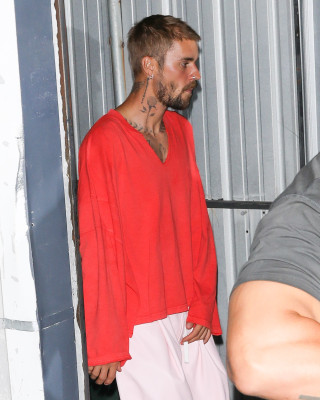 26.08 | Justin Bieber deixando a Igreja Churchome no Saban Theatre em Beverly Hills, Califórnia.