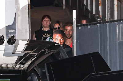 26.08 | Justin Bieber deixando a Igreja Churchome no Saban Theatre em Beverly Hills, Califórnia.