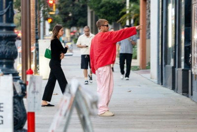 26.08 | Justin Bieber deixando a Igreja Churchome no Saban Theatre em Beverly Hills, Califórnia.