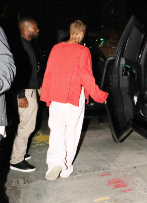 26.08 | Justin Bieber deixando a Igreja Churchome no Saban Theatre em Beverly Hills, Califórnia.