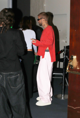 26.08 | Justin Bieber deixando a Igreja Churchome no Saban Theatre em Beverly Hills, Califórnia.
