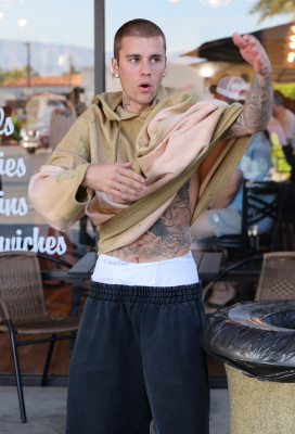 09.04 | Tomando café com amigos em Palm Springs.