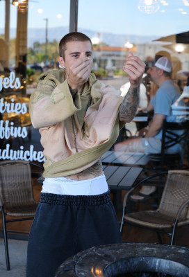 09.04 | Tomando café com amigos em Palm Springs.