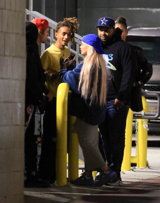 06.01 | Curtindo a noite com amigos no Wally’s em Los Angeles