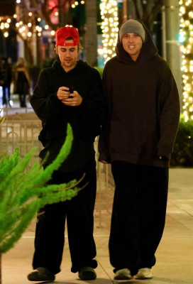 06.01 | Curtindo a noite com amigos no Wally’s em Los Angeles