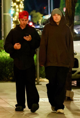06.01 | Curtindo a noite com amigos no Wally’s em Los Angeles