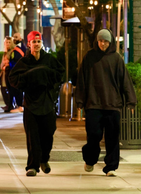 06.01 | Curtindo a noite com amigos no Wally’s em Los Angeles