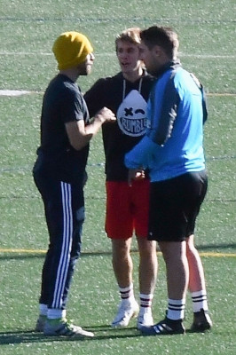 21.12 | Jogando futebol na University of California em Los Angeles, CA.