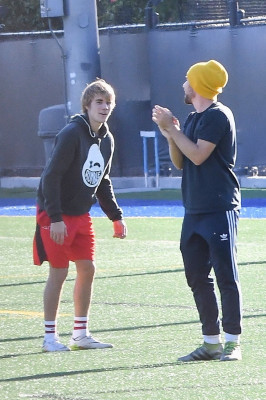 21.12 | Jogando futebol na University of California em Los Angeles, CA.