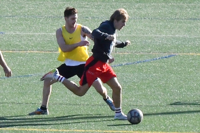 21.12 | Jogando futebol na University of California em Los Angeles, CA.