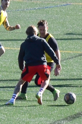 21.12 | Jogando futebol na University of California em Los Angeles, CA.