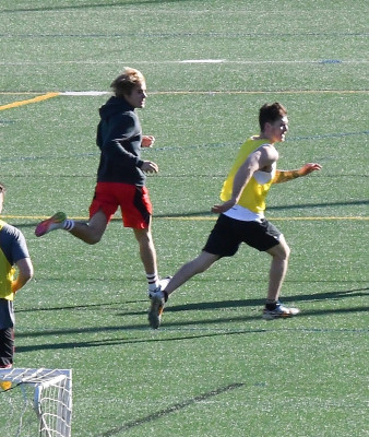21.12 | Jogando futebol na University of California em Los Angeles, CA.