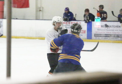 18.12 | Justin Bieber no Los Angeles Kings Valley Ice Center em Panorama City, CA.