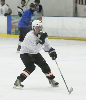 18.12 | Justin Bieber no Los Angeles Kings Valley Ice Center em Panorama City, CA.