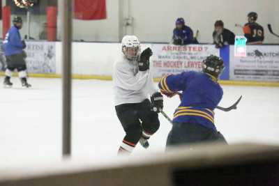 18.12 | Justin Bieber no Los Angeles Kings Valley Ice Center em Panorama City, CA.