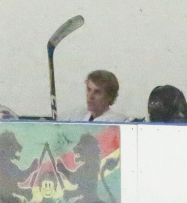 18.12 | Justin Bieber no Los Angeles Kings Valley Ice Center em Panorama City, CA.