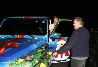 17.12 | Justin Bieber deixando o LA Kings Valley Ice Center em Panorama City, Califórnia