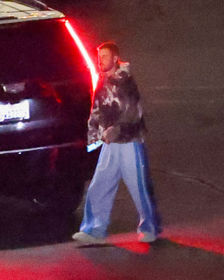 26.08 | Justin Bieber chegando a um cinema em Los Angeles, Califórnia.