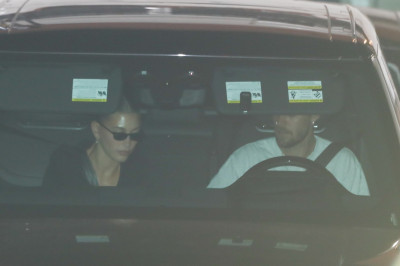 27.08 | Justin e Hailey Bieber deixando o restaurante Matsuhisa em Beverly Hills, Califórnia.