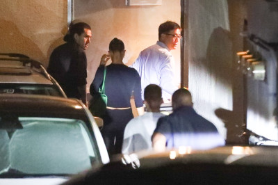 27.08 | Justin e Hailey Bieber deixando o restaurante Matsuhisa em Beverly Hills, Califórnia.