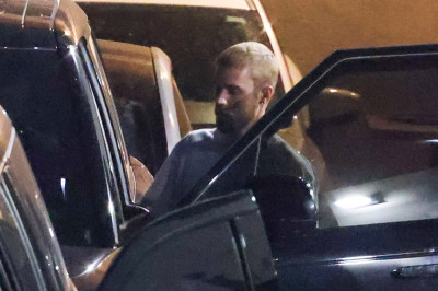 27.08 | Justin e Hailey Bieber deixando o restaurante Matsuhisa em Beverly Hills, Califórnia.