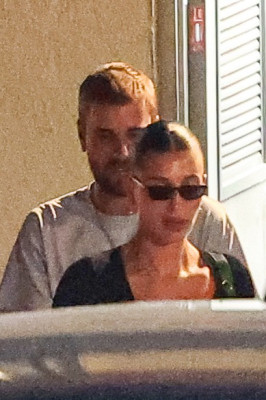 27.08 | Justin e Hailey Bieber deixando o restaurante Matsuhisa em Beverly Hills, Califórnia.