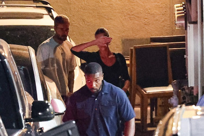 27.08 | Justin e Hailey Bieber deixando o restaurante Matsuhisa em Beverly Hills, Califórnia.
