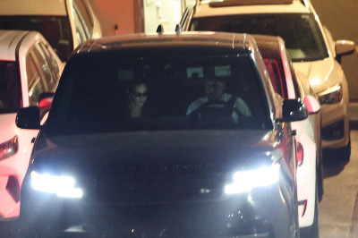 27.08 | Justin e Hailey Bieber deixando o restaurante Matsuhisa em Beverly Hills, Califórnia.