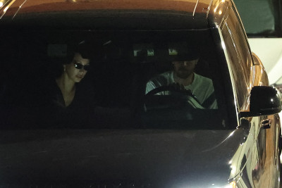 27.08 | Justin e Hailey Bieber deixando o restaurante Matsuhisa em Beverly Hills, Califórnia.