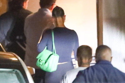 27.08 | Justin e Hailey Bieber deixando o restaurante Matsuhisa em Beverly Hills, Califórnia.