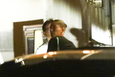 27.08 | Justin e Hailey Bieber deixando o restaurante Matsuhisa em Beverly Hills, Califórnia.