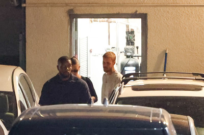 27.08 | Justin e Hailey Bieber deixando o restaurante Matsuhisa em Beverly Hills, Califórnia.