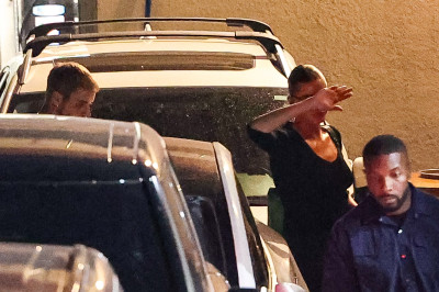 27.08 | Justin e Hailey Bieber deixando o restaurante Matsuhisa em Beverly Hills, Califórnia.