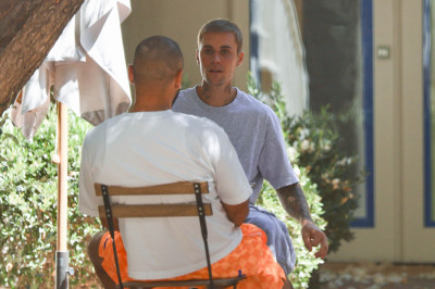03.09 | Visto em West Hollywood ao lado de Neima Khaila.