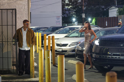 06.09 | Justin e Hailey Bieber saindo do Sushi Fumi.