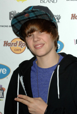 17.11 | lançamento do CD no Hard Rock Cafe de Hollywood.