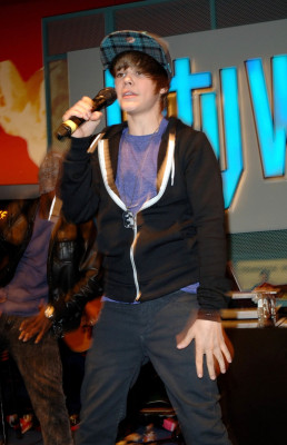 17.11 | lançamento do CD no Hard Rock Cafe de Hollywood.