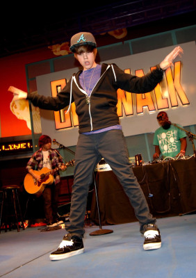17.11 | lançamento do CD no Hard Rock Cafe de Hollywood.