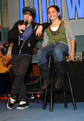 17.11 | lançamento do CD no Hard Rock Cafe de Hollywood.