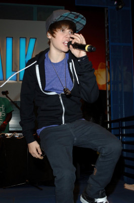 17.11 | lançamento do CD no Hard Rock Cafe de Hollywood.